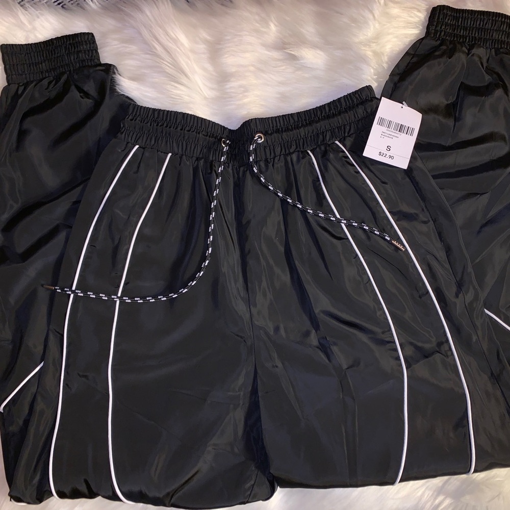 Black pants size small